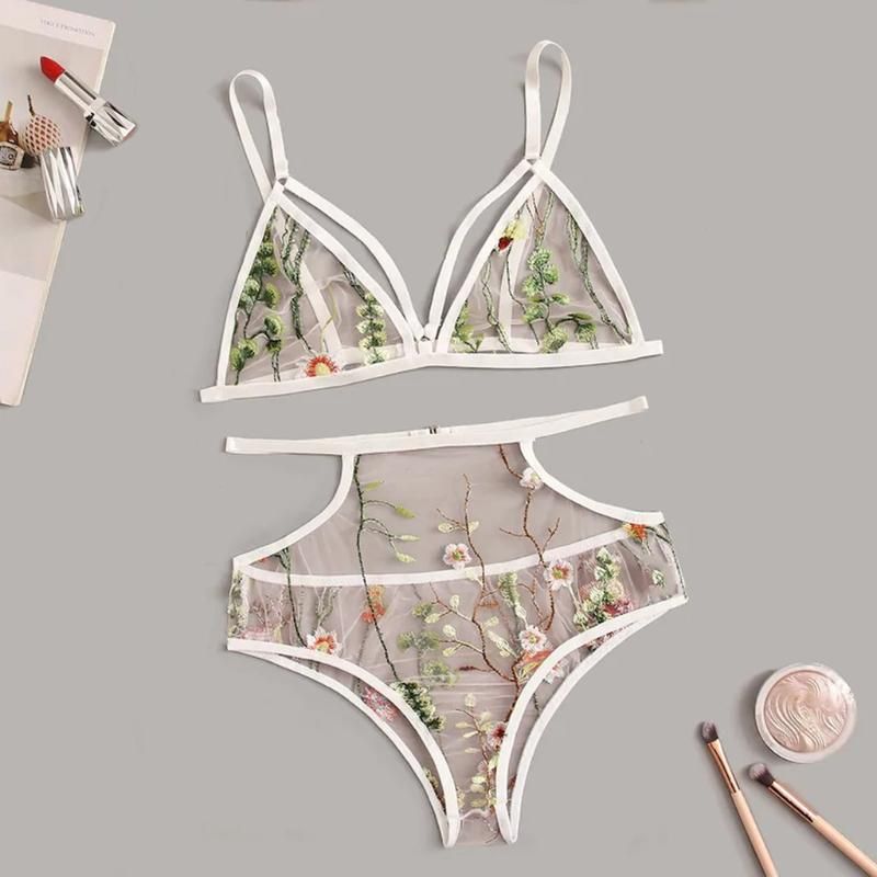 Conjunto De Lencería De Encaje Bordado Floral Con Cuello En Conjunto De Lencería De Encaje Bordado Floral Con Cuello En
