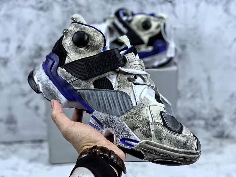 pump sports shoes
