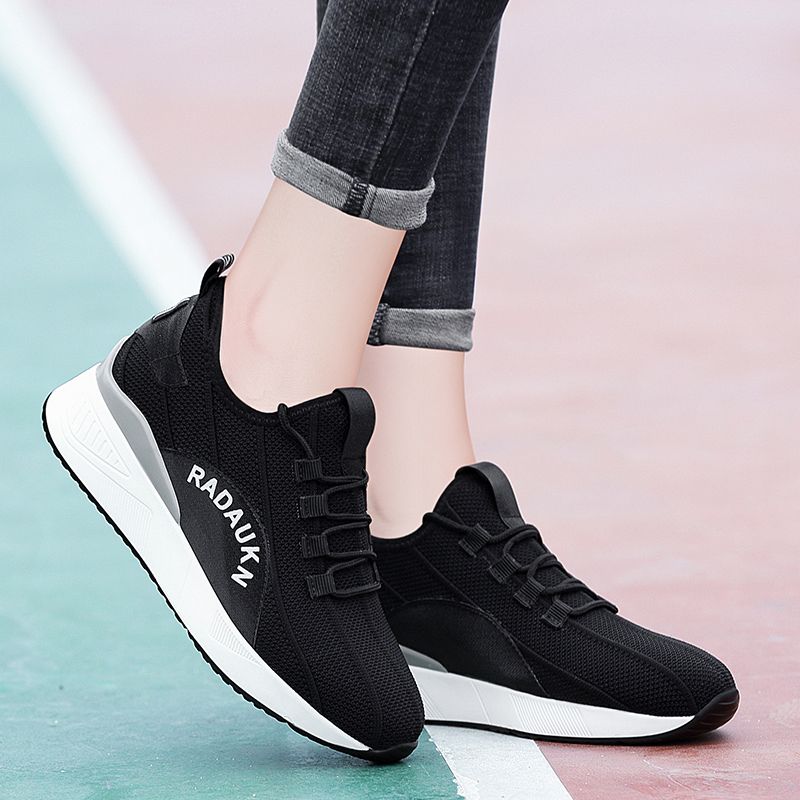 black leisure shoes