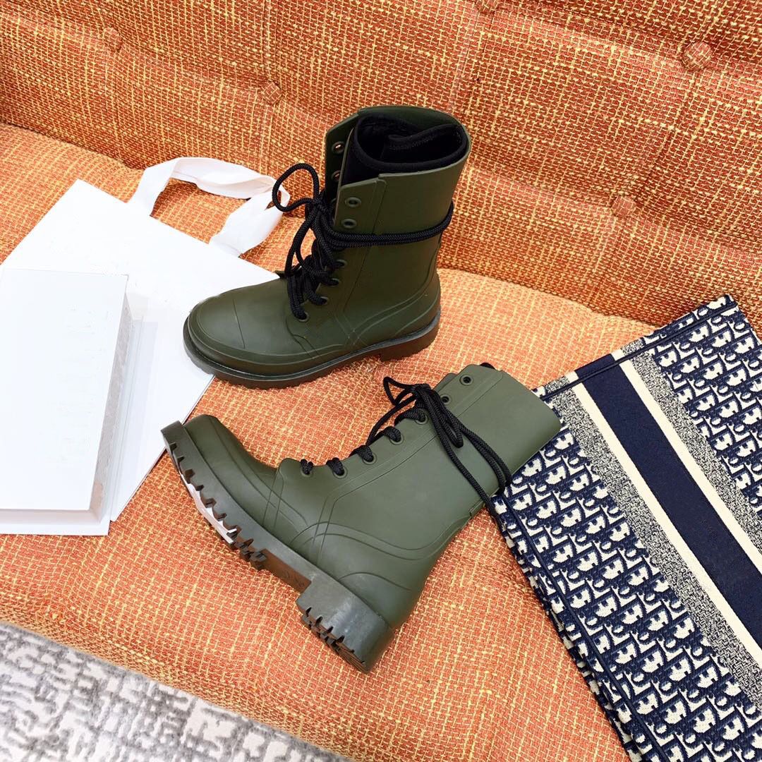 round toe wedge boots