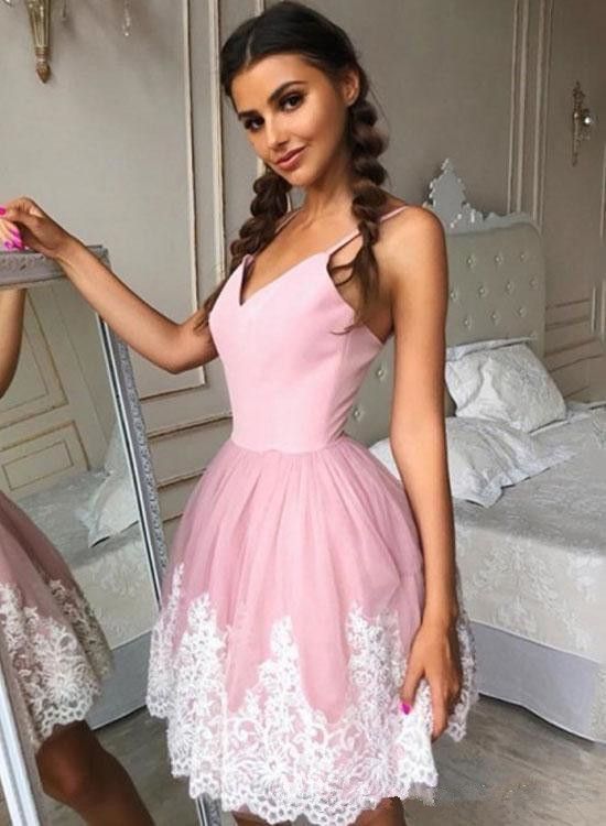 Hermoso cordón blanco corta 2019 vestidos de cóctel de casco con espaguetis vestidos de baile