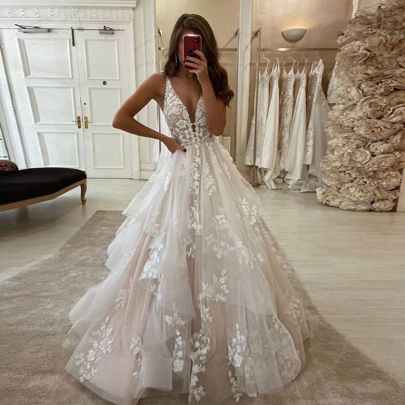 Chic Layered Skirt Beach Wedding Dresses Spaghetti Strap