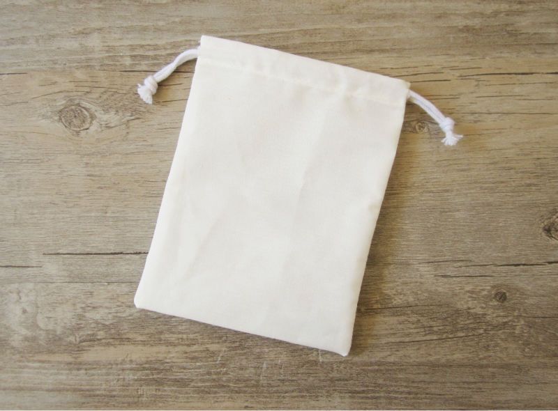 white muslin bolsas