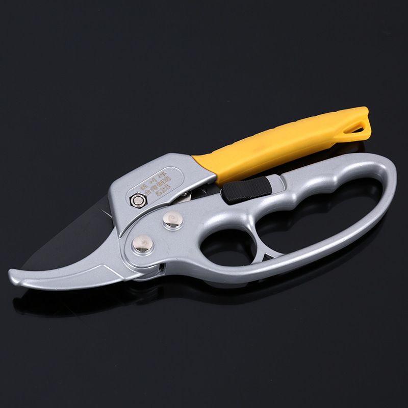 Garden tool scissor