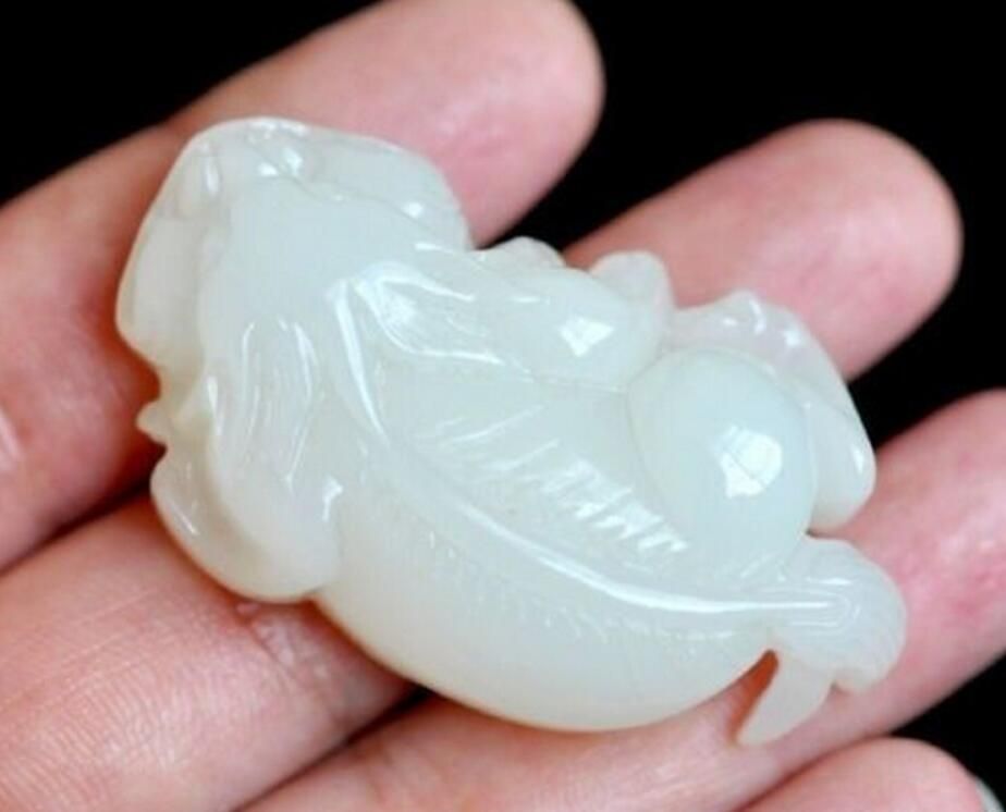 Very good Chinese Natural Hand-carved Jade Pendant Pi Xiu Statue