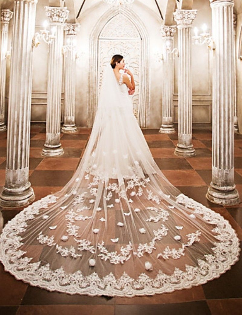Compra 2019 Diseñado Velos De Novia Longitud De La Catedral Velos De Novia  Borde De Corte De Encaje Aplique Capa Personalizada Longitud De Velo De  Novia Con Peines Gratis Barato | Entrega