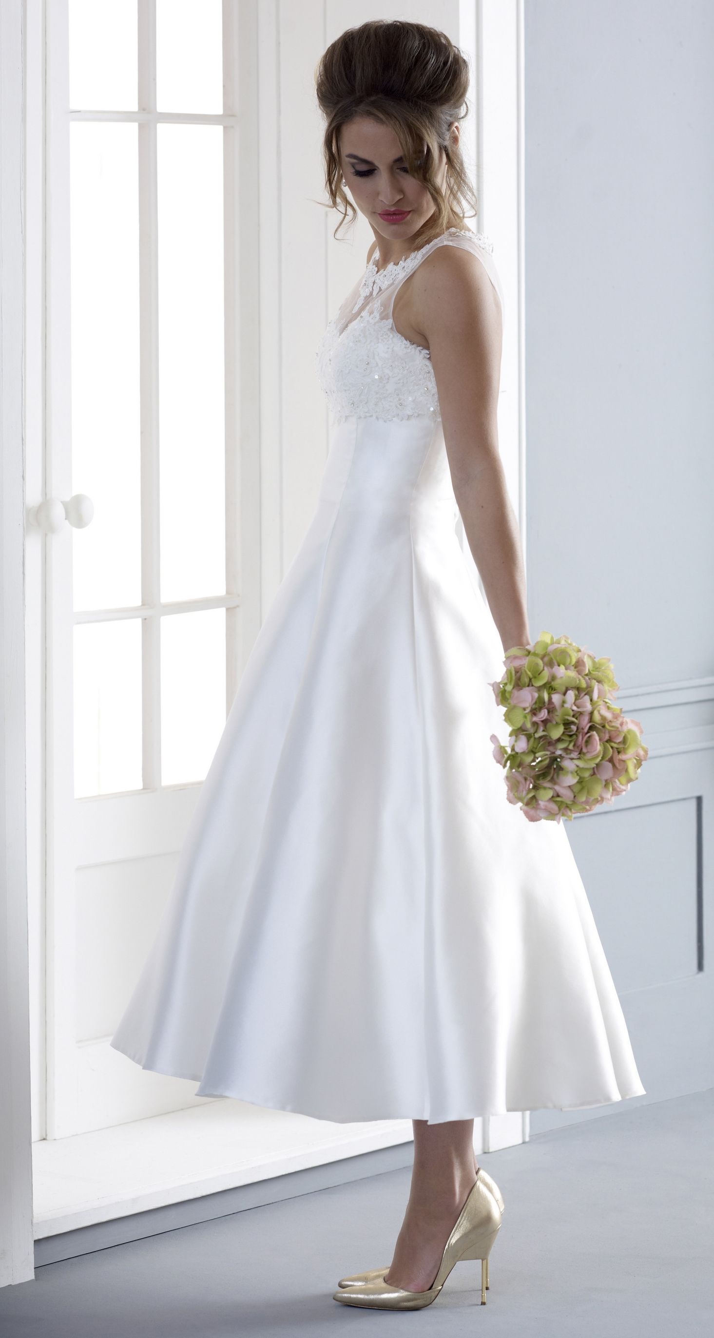 Compra Vestidos De Novia Cortos De Longitud De Té Vintage 2019 Vestidos De  Novia Informales Sin Mangas Con Encaje De Raso Una Línea De Pantorrilla  Vestidos De Novia Informales Para Mujeres Maduras