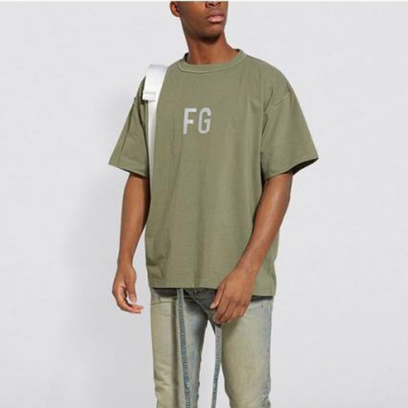 olive green t shirt outfit men