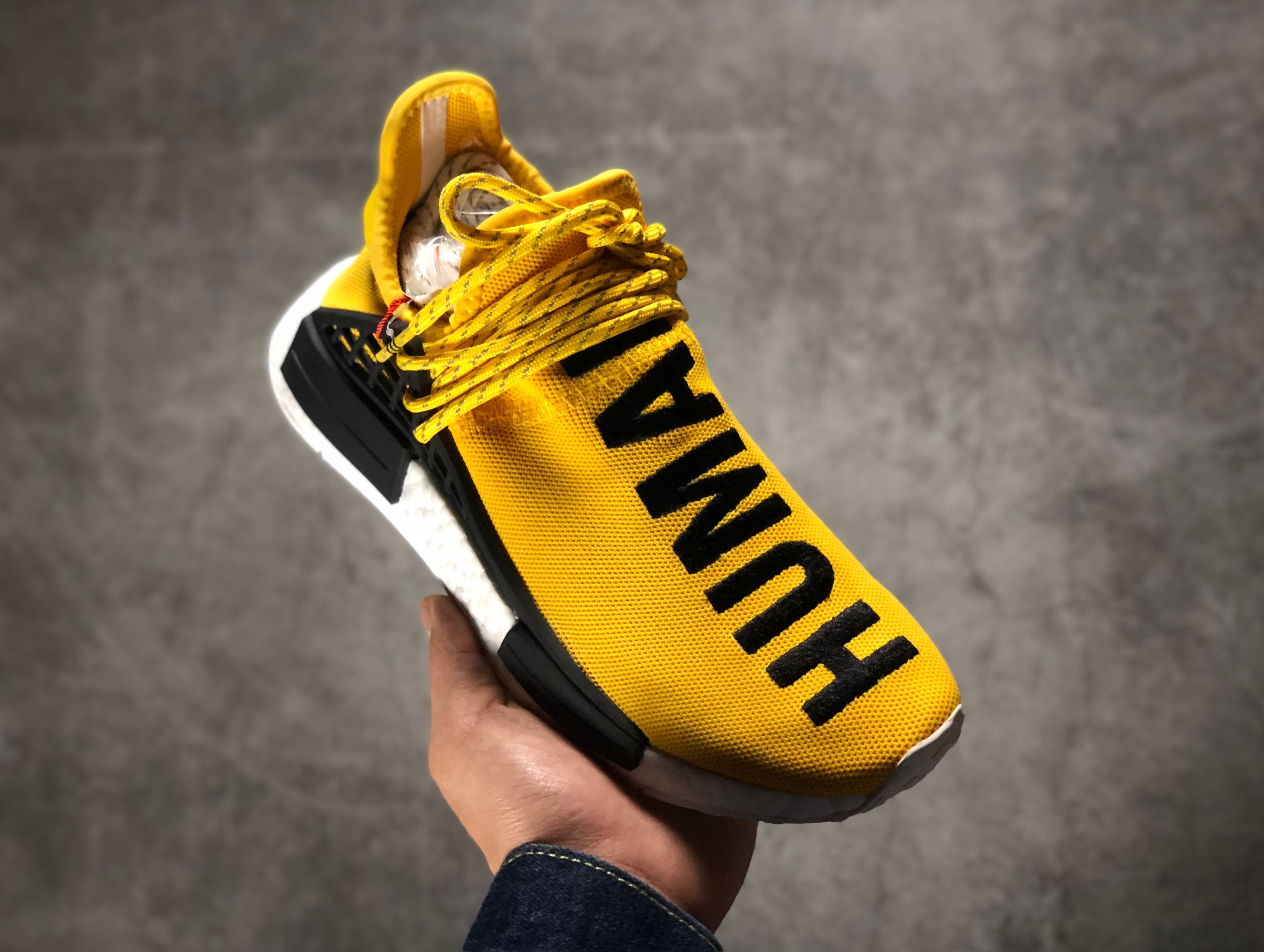 human race jaune