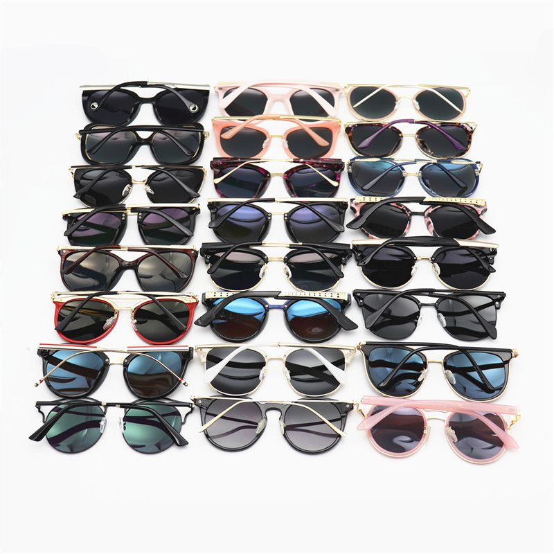 Aleatoriamente 2019 gafas de sol al por mayor universales nuevos estilos tendencia las