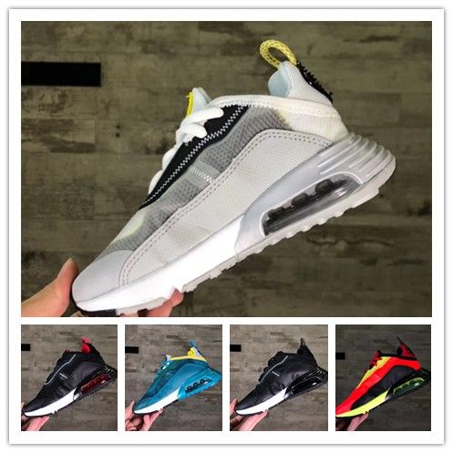 sport shoes price 200