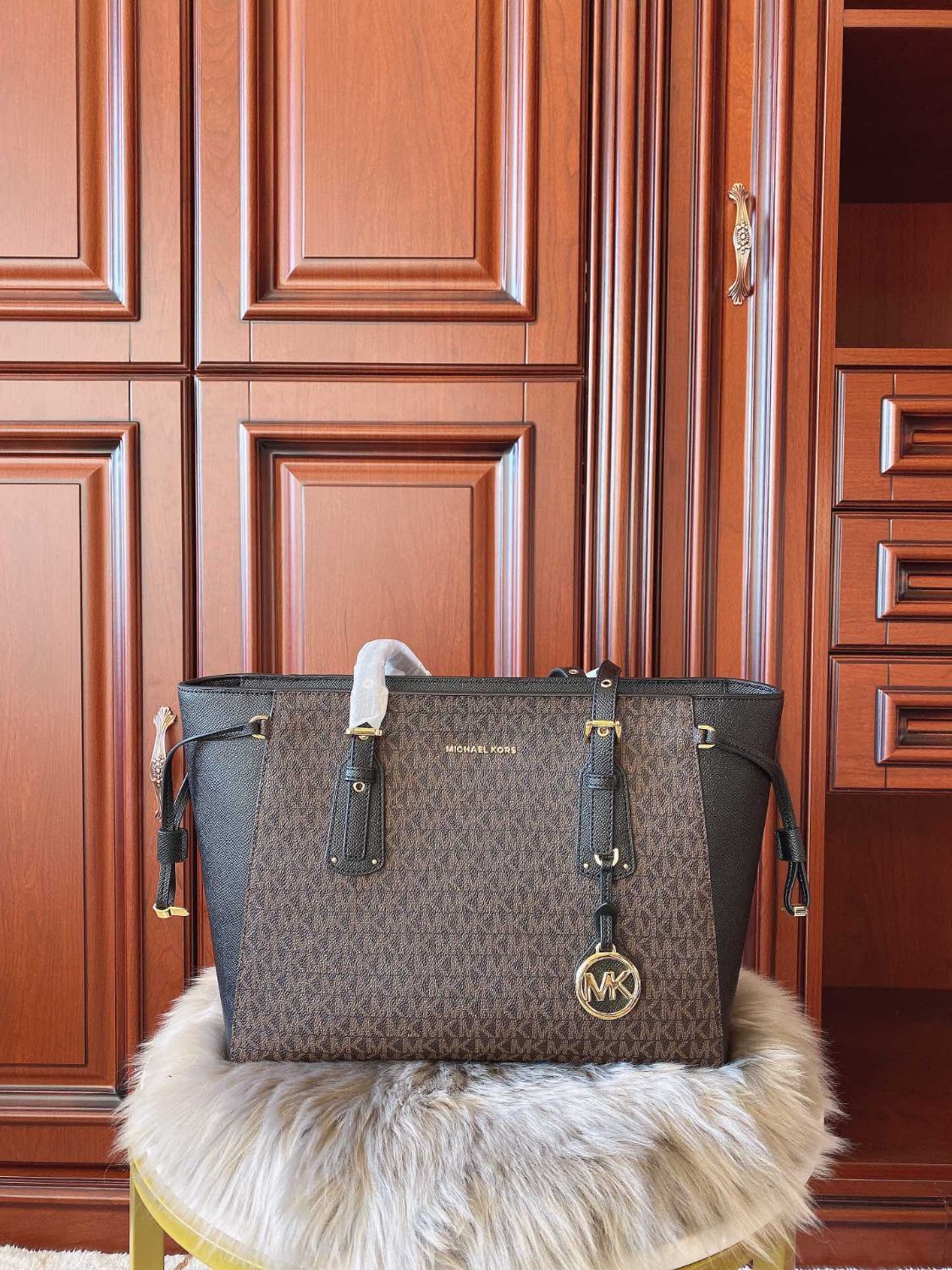 latest stylish ladies handbags