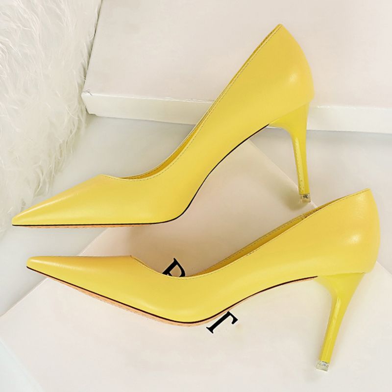 sapato amarelo feminino