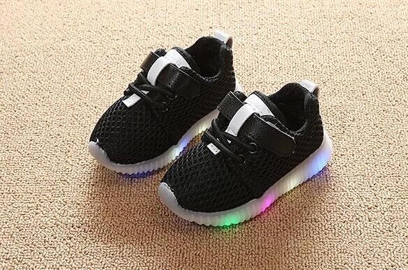 Zapatos para niños 2018 Nuevos zapatos de moda para niños con luz led luminosa zapatillas