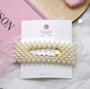 # 4 Barrette Pearls