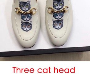 Três gatos de cabeça