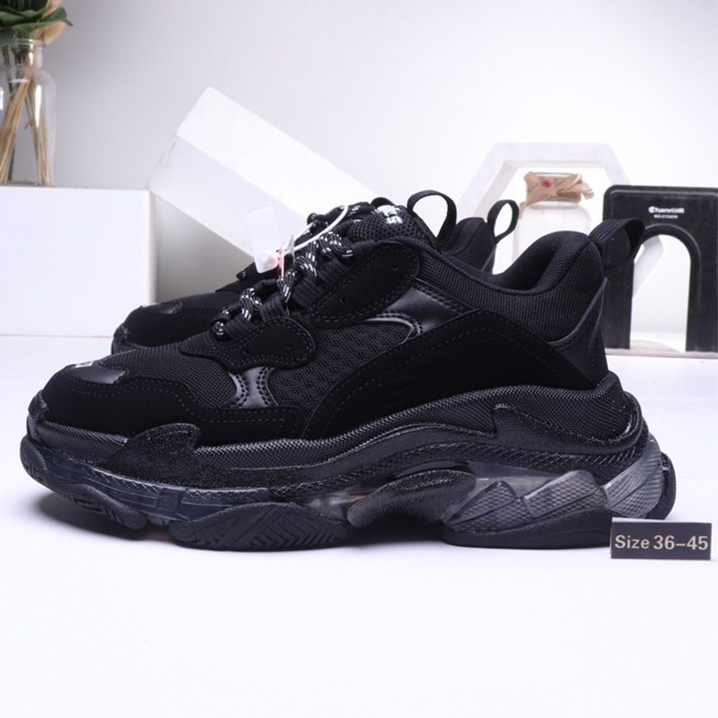 ANBU STORE on Balenciaga Triple S R$3 621