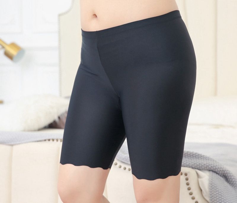 pantaloncini corti aderenti