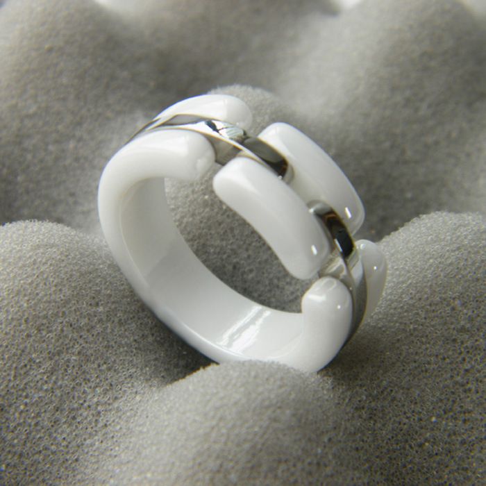 Bague blanche / or blanc