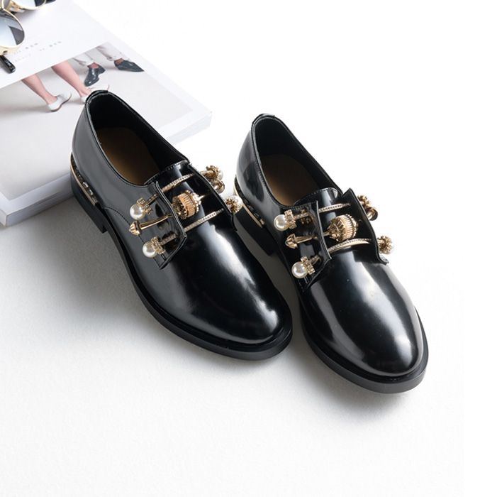 Genuine Leather Women Shoes Low Heels With Pearl Accessory British Style Gear Metal Buckle Black Leather Shoes Prom Shoes Hiking Shoes From Jingzheng 75 5 Dhgate Com