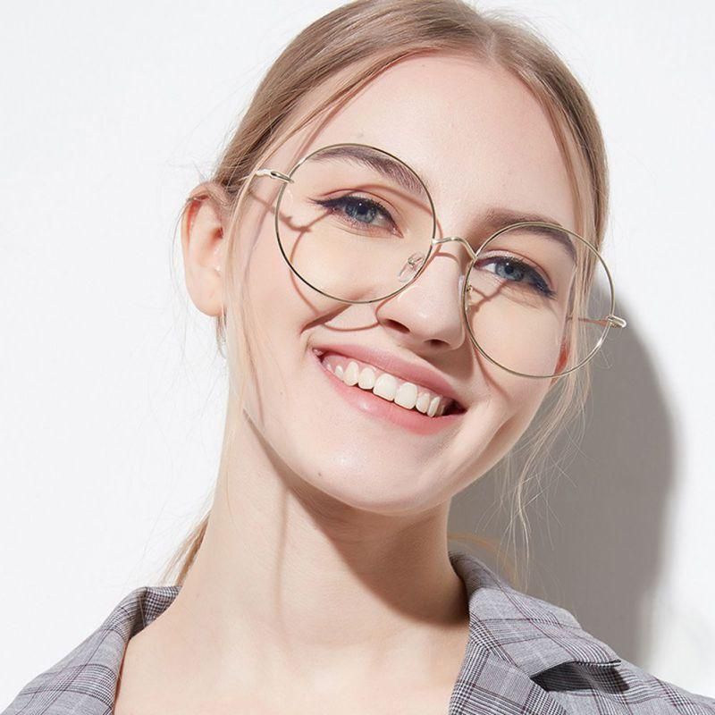 Mulher de oculos Clearance