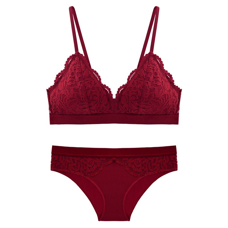 ropa interior con encaje rojo