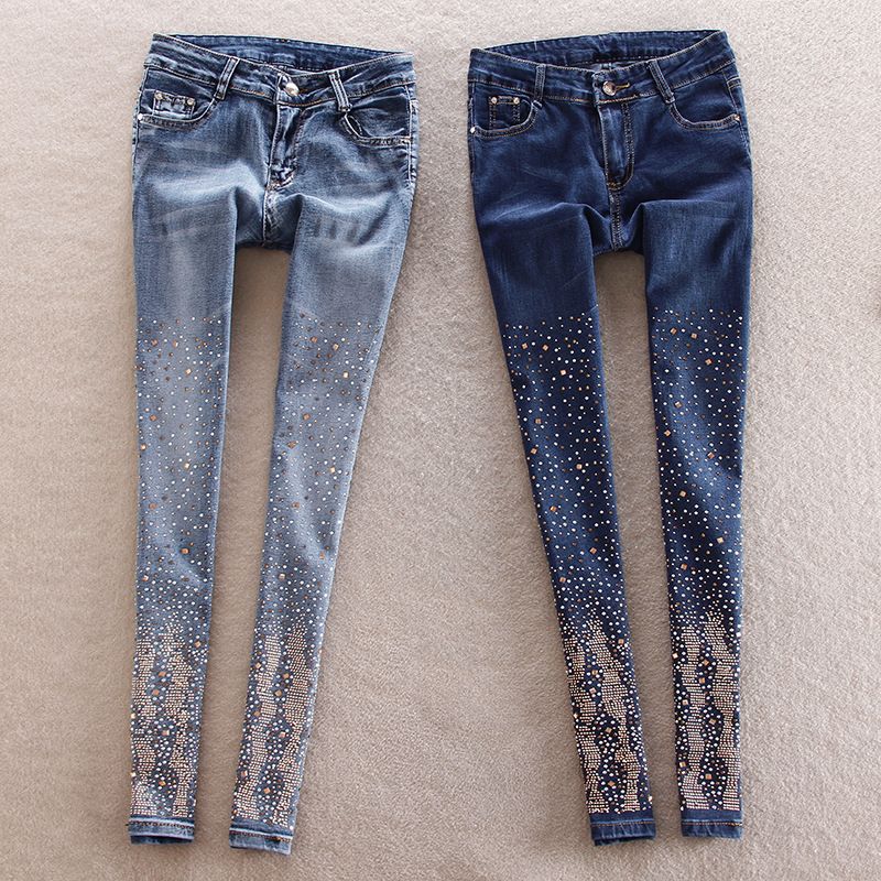 calça jeans com strass