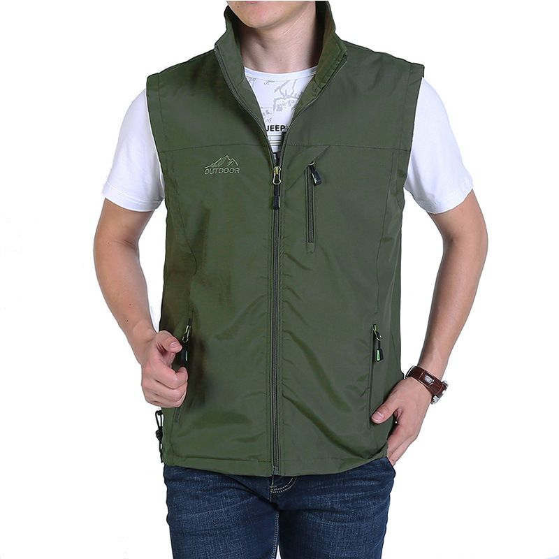 lightweight sleeveless vest with pockets