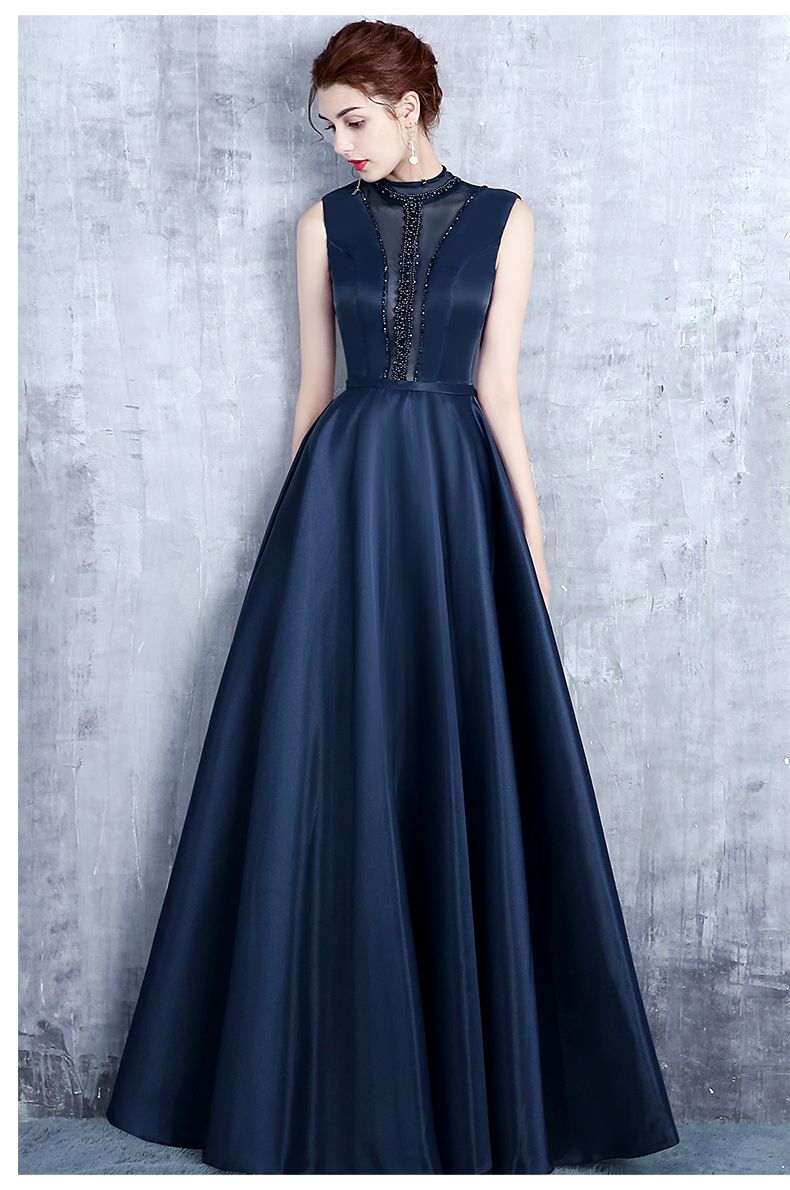 vestido de cetim azul marinho