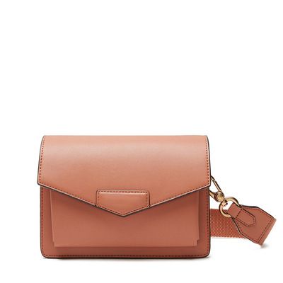 charles and keith envelope bolsa