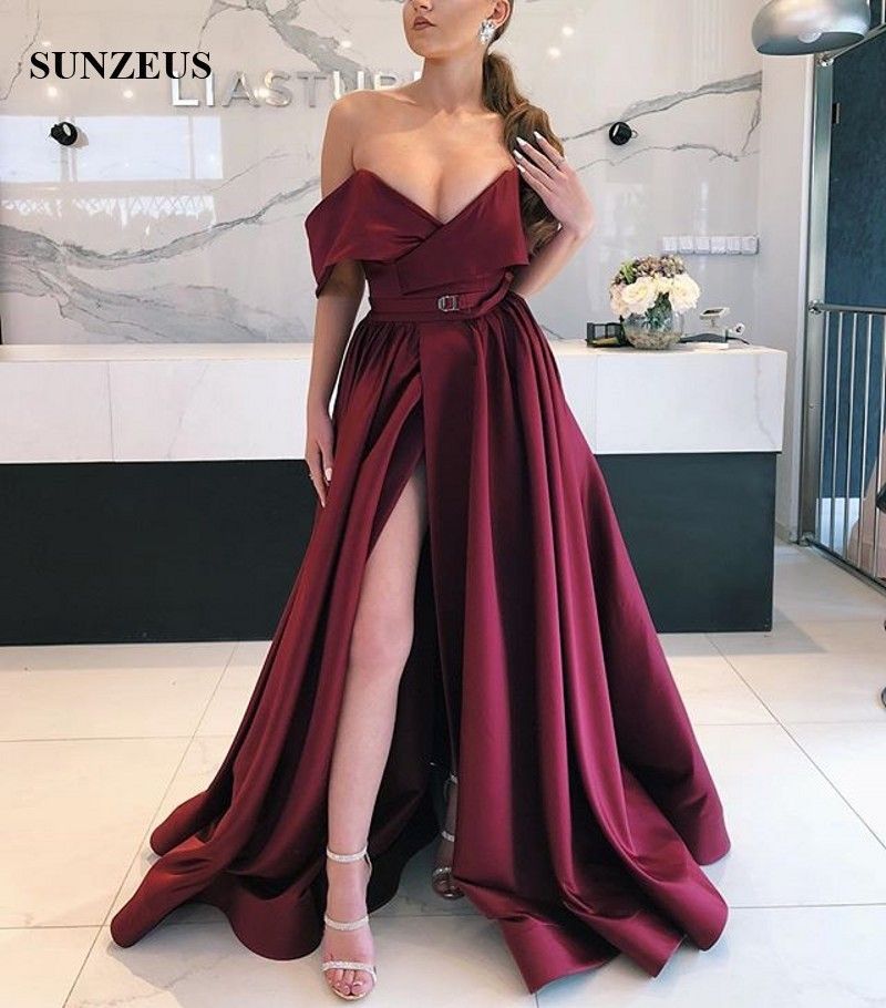 vestido vermelho com bota preta