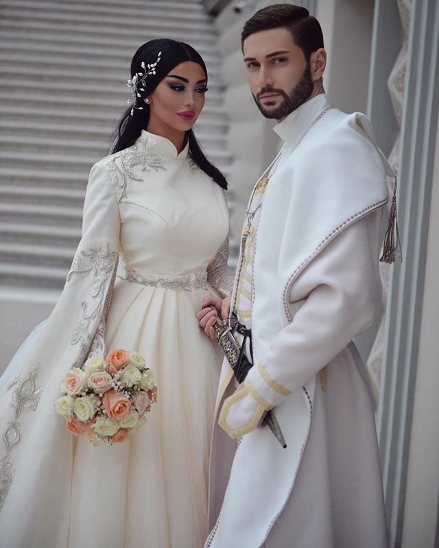 Compra 2020 Vestido De Bola De Época Árabe Musulmana Boda Vestidos De  Encaje Bordado De Manga Larga De Novia Vestidos De Novia Vestido De Novia  Barato | Entrega Rápida Y Calidad | Es.Dhgate