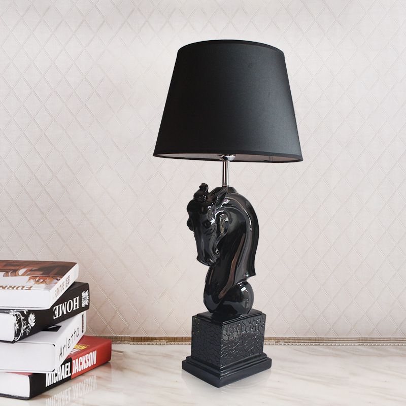 2019 Nordic Luxury Resin Desk Lamp Post Modern Hotel Decoration Led Desk Lamp Art Living Room Bedroom Bed Head Gold Horse Head Light From Rangcy2008