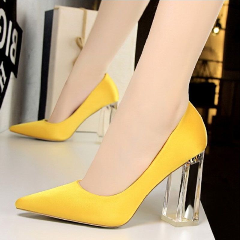 sapato bico fino transparente