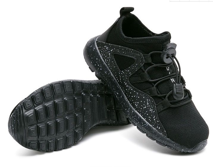 boys black tennis shoes