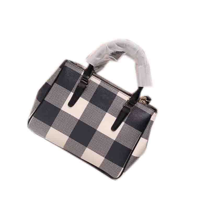 Compra Verano De Hombro De Cuero Del Coach Monedero Del Bolso Del Bolso  Cuadrado Estilo Salvaje 2020 Nueva Del Enrejado Blanco Y Negro De Moda,  Gran Capacidad De 28cm Barato | Entrega