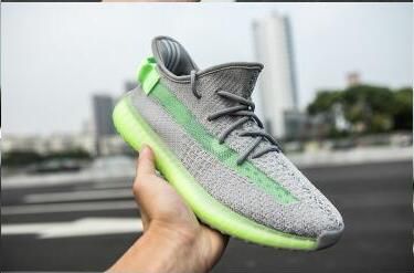 auc soleaddict adidas YEEZY BOOST 350 V2 HYPERSPACE