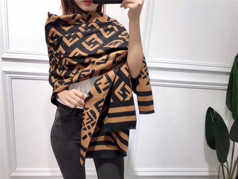 pashmina fendi