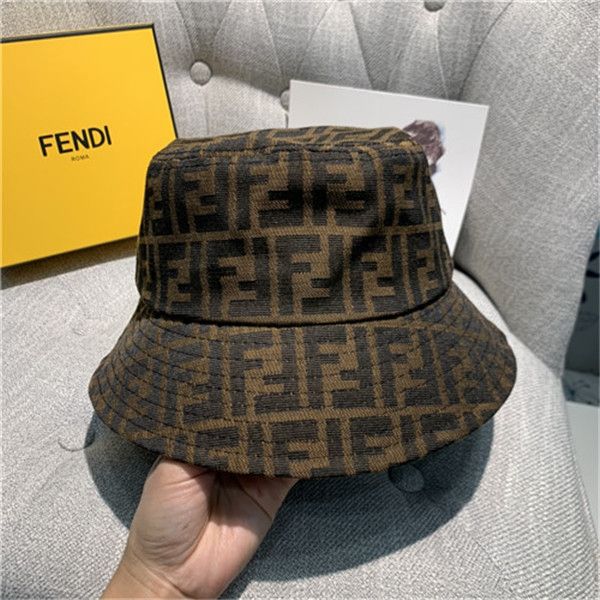 cappello pescatore fendi