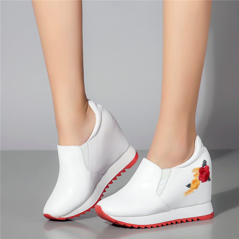 tennis shoe pumps