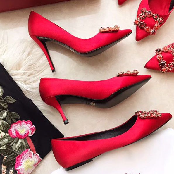ladies designer pumps