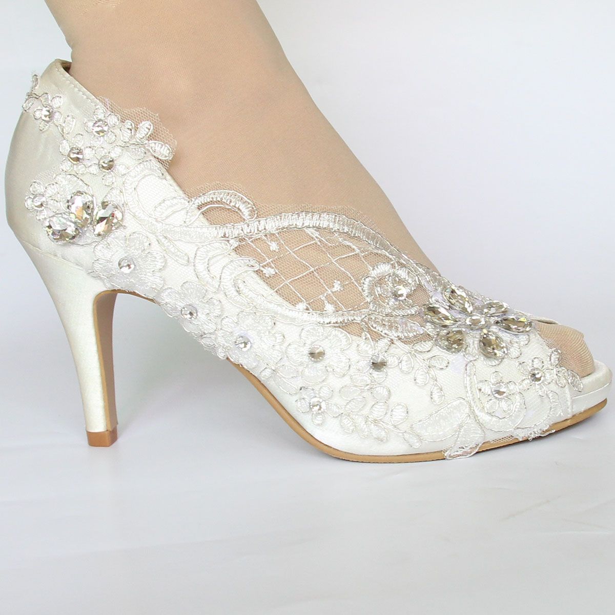 white lace pumps wedding