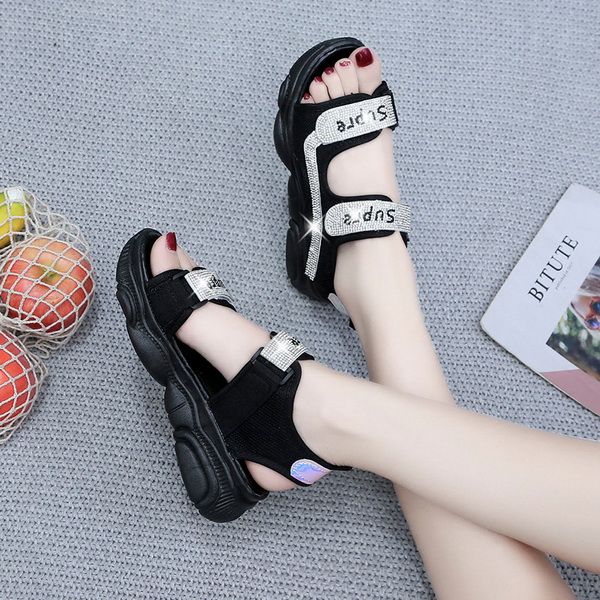 Verano 2019 Nuevas sandalias deportivas Mujer Edición Taladro de agua Muffin Moda Zapatos