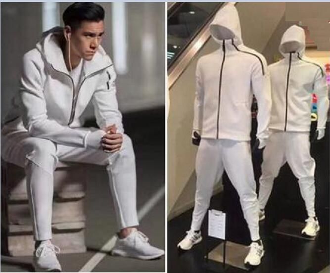 Белый спортивный костюм мужской с капюшоном