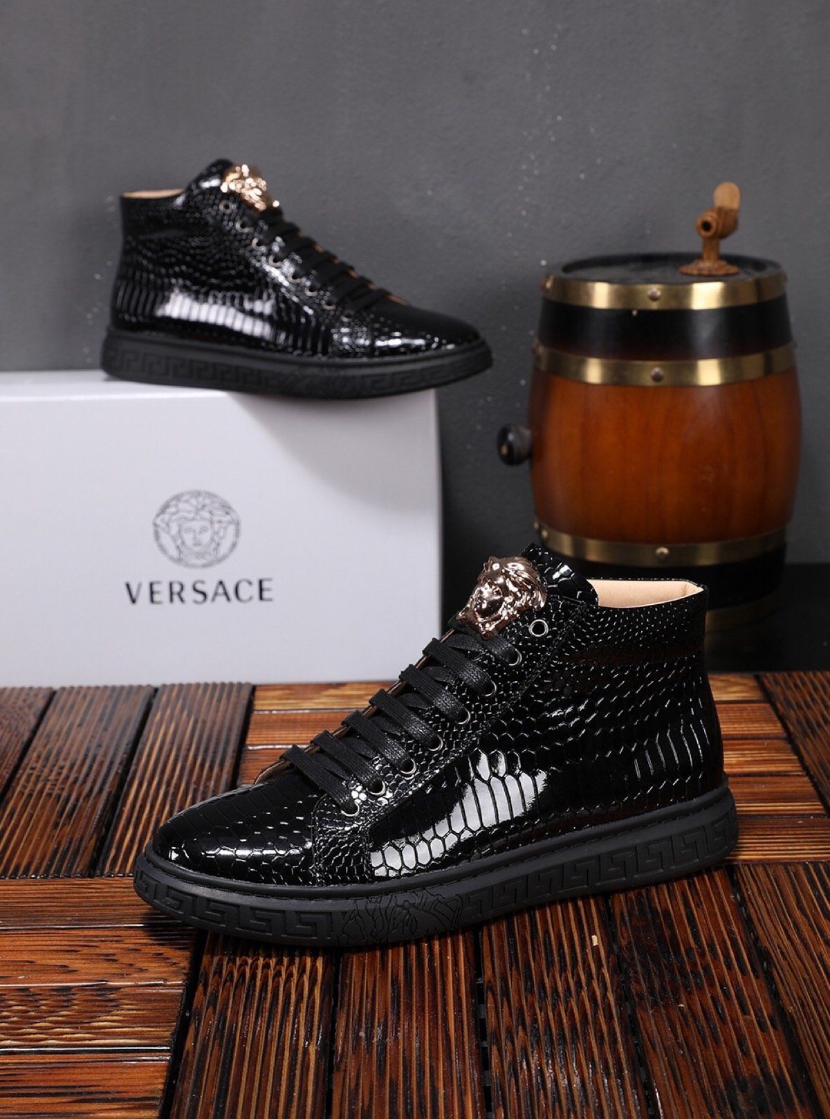 dhgate versace sneakers