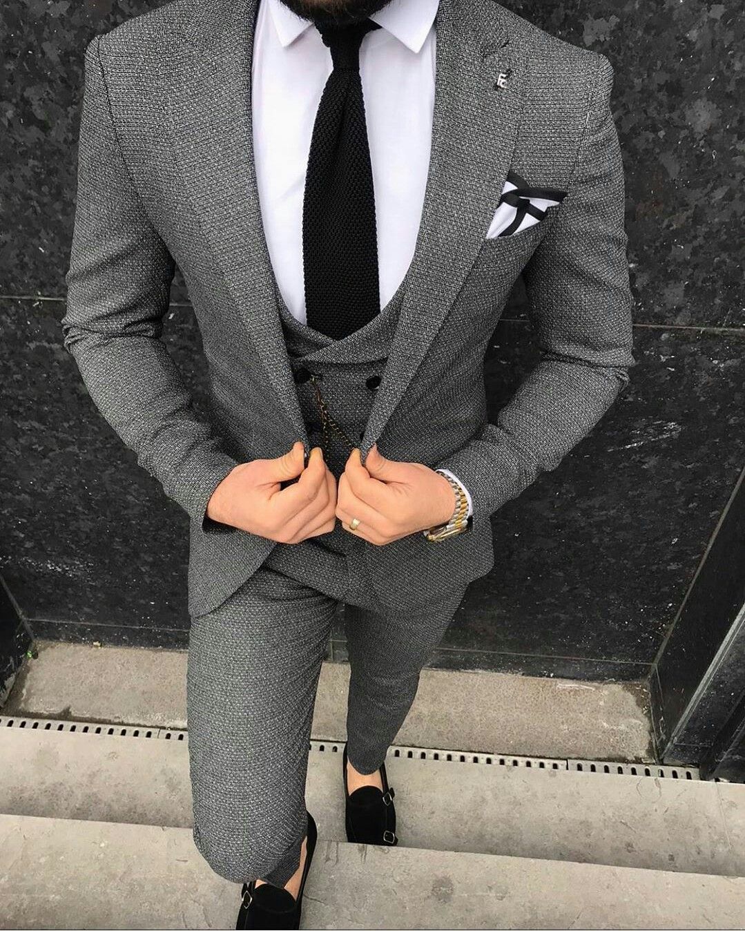 Compra Trajes Para Hombre Boda Gris Oscuro Slim Fit Novio Esmoquin Para Los  Hombres Tres Pedazos De Los Padrinos De Juego De La Chaqueta De Las  Chaquetas Formales De Baile Comerciales Chaleco