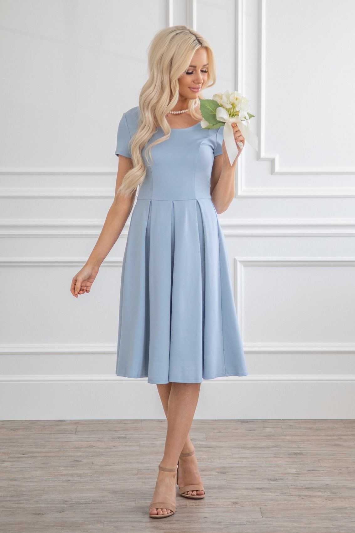 Blue Crepe Short Modest Bridesmaid Dresses With Cap Sleeves Knee Length