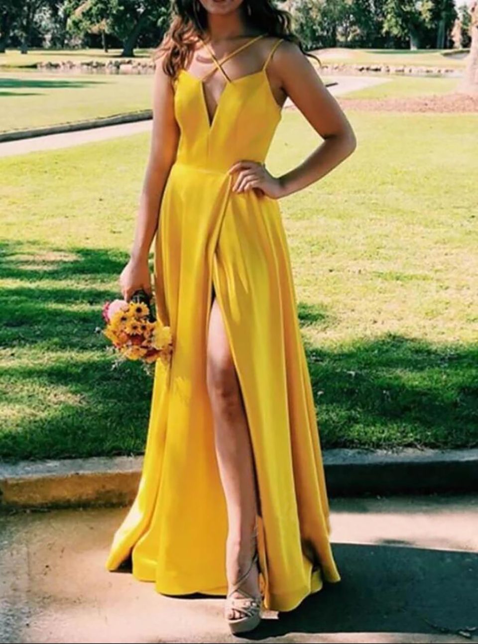 Tela de estiramiento amarillo Una línea Vestidos de dama de honor lado Lado Dividido Longitud de Tela de estiramiento amarillo Una línea Vestidos de dama de honor lado Lado Dividido Longitud de