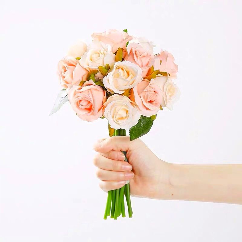 white bridesmaid bouquet