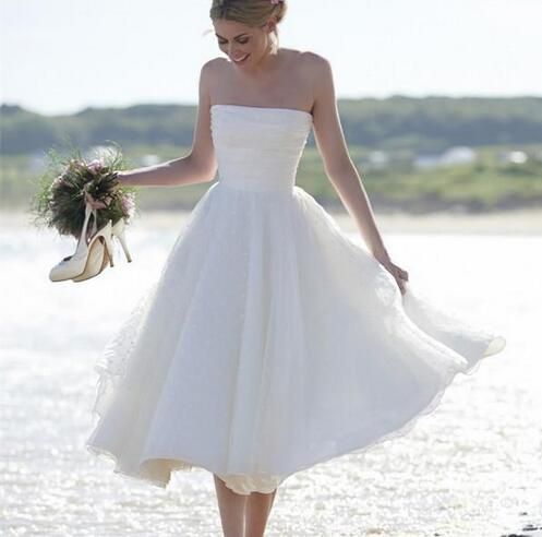 2019 New Summer Short Beach Wedding Dresses Strapless A Line Tulle Tea Length Bridal Gowns Hot Selling Simple Style Lace Halter Wedding Dress Long